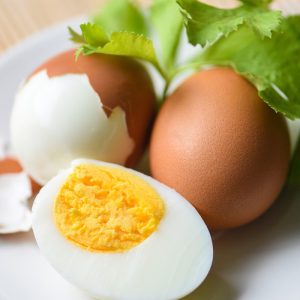 Trứng gà luộc